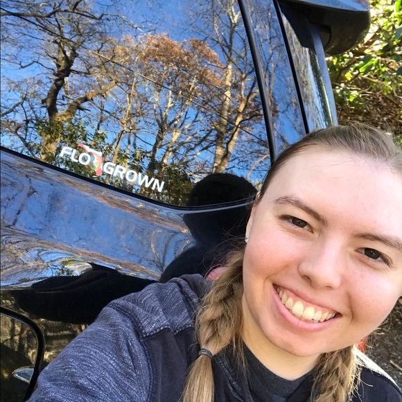 Meet your Posher, Ariel - Picture 1 of 1